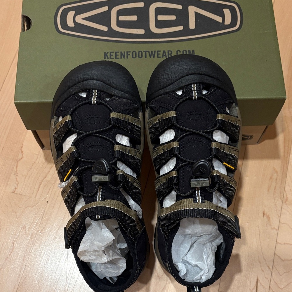 KEEN Boys Black and Tan Newport H2 Sandals